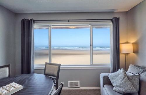 Lincoln City House | Modern Beachfront Suite - Pool and Sauna - Second Floor - Sleeps 4