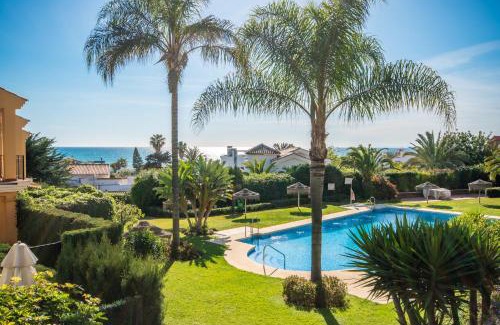 Urbanizacion Costabella Apartment | Modern beachside Penthouse with amazing sea views in Costabella, Marbella