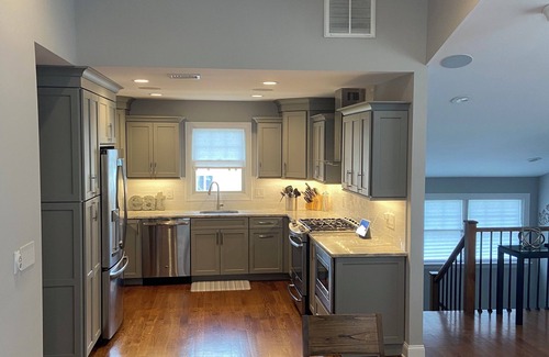 Elmwood Park Apartment | Modern Beauty - 3 BR/2 BA Apt. - 10 miles to NYC. Natural Gas Grill & Fire Pit