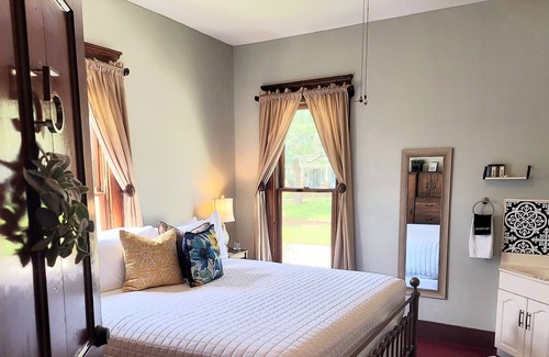 Mineral Wells Bed & Breakfast | Modern Bed and Breakfast Downtown Mineral Wells