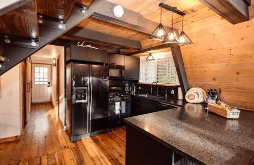 Sierra Cedars Cabin | Modern Black A-Frame overlooking a Meadow w/AC!