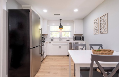 Blacksburg House | Modern Blacksburg retreat near VT, Radford & scenic Claytor Lake Perfect for work, play & relaxation