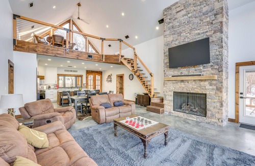 Quitman House | Modern Bluff-Top House w/Greers Ferry Lake Views