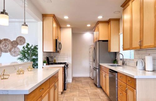 North Park House | Modern Boho Oasis - Fast Wifi & Shuffleboard!