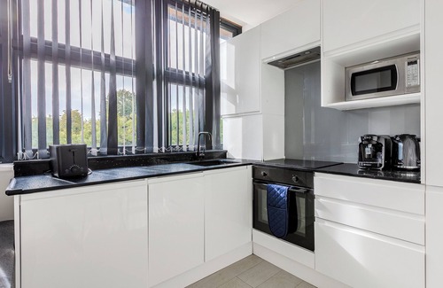 Norwood Green Apartment | Modern & bright 1BR flat in Hanwell, free parking