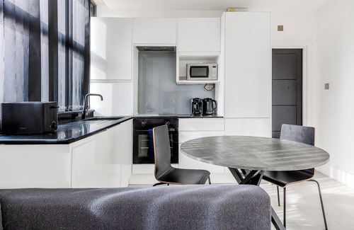 Norwood Green Apartment | Modern & bright 1BR flat in Hanwell, free parking
