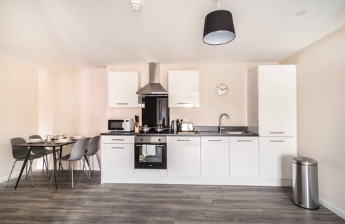 Old Trafford Apartment | Modern & Bright 2 Bed Apartment in Manchester