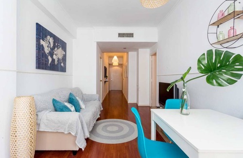 Les Corts Apartment | Modern & Bright 2-Bedroom Apartment in Les Corts – Sleeps 4