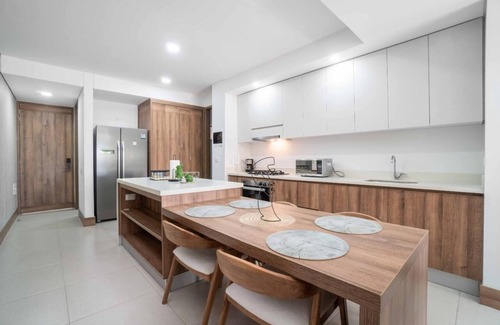 Granada Apartment | Modern & Bright 2BR/2BA|Fast Wi-Fi|Pool&Balcony|Security 24h