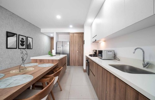 Granada Apartment | Modern & Bright 2BR/2BA|Fast Wi-Fi|Pool&Balcony|Security 24h