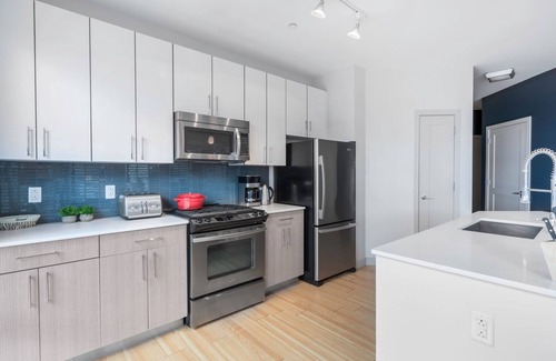 D Street - West Broadway Apartment | Modern + Bright 2BR in Southie w/Gym, by Blueground