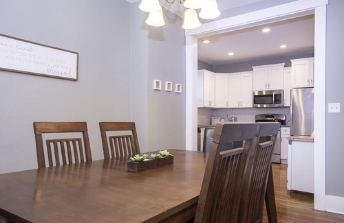Grand Rapids Apartment | Modern, Bright Apartment | Walkable Restaurants | 2 Mi to Downtown Grand Rapids