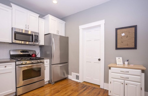 Grand Rapids Apartment | Modern, Bright Apartment | Walkable Restaurants | 2 Mi to Downtown Grand Rapids