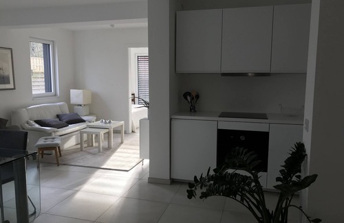 Moers Apartment | Modern, bright apartment at the Moerser Schlosspark