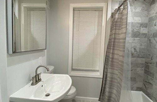 Melrose House | Modern bright home in the heart of Philadelphia! Close to stadiums!