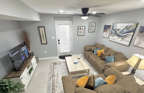 Fredericksburg Apartment | Modern Bright Private Basement Apartment, Mins to Mary Washington, Renovated!☀️🛏️