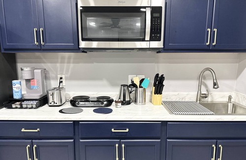 Fredericksburg Apartment | Modern Bright Private Basement Apartment, Mins to Mary Washington, Renovated!☀️🛏️