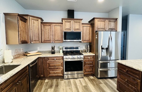 Cottonwood-Verde Village House | Modern Bright start New built
