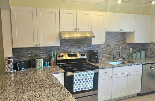 Cypress Lakes Estates Condo | Modern Bright Tropical 2-bedroom condo near Ft Myers Beach