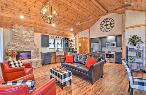 Broken Bow Cabin | Modern Broken Bow Cabin: Large Deck, BBQ & Pergola