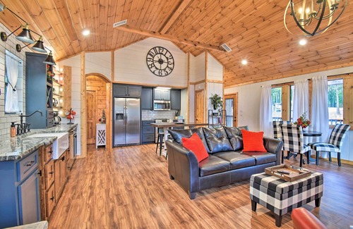 Broken Bow Cabin | Modern Broken Bow Cabin: Large Deck, BBQ & Pergola