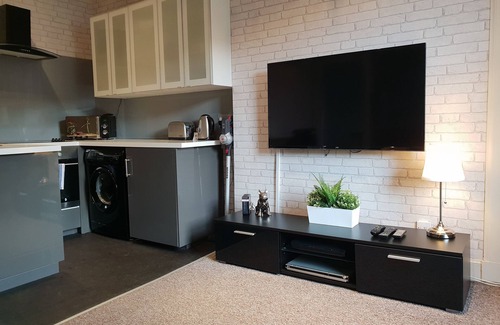 Bonnington Apartment | Modern Broughton Apartment - Walk to City Centre & St James Quarter