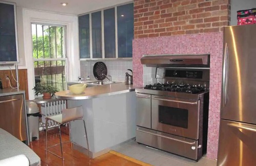 Bedford-Stuyvesant House | Modern Brownstone, Steps to Subway
