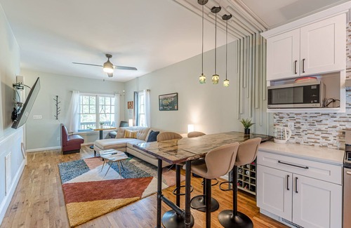 Summerhill House | Modern Bungalow | Quiet Downtown Oasis