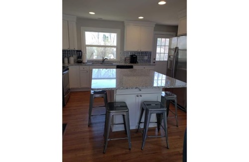 Hendersonville House | Modern Bungalow less than a mile from downtown Hendersonville