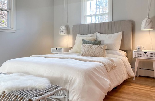 Town of Marbletown House | Modern Bungalow w/ backyard, patio, and grill