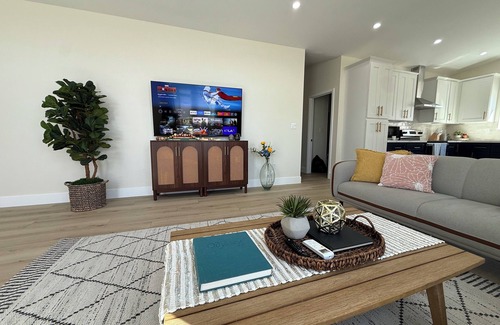 Mission Hills House | Modern Butterfly Roof 3 Bedroom 2 Bathroom - Huge Master - Pet Welcome!