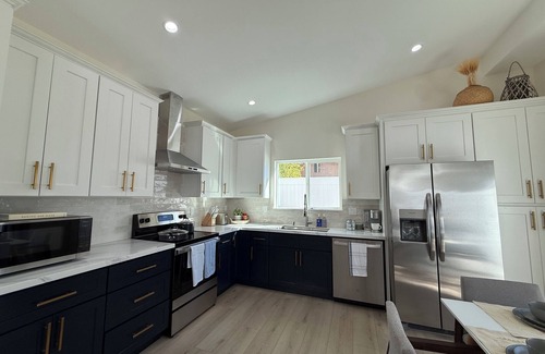 Mission Hills House | Modern Butterfly Roof 3 Bedroom 2 Bathroom - Huge Master - Pet Welcome!