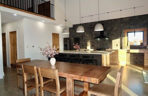 Murdock House | Modern Cabin Hideaway Private Pool + Hot Tub