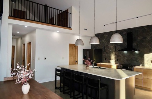 Murdock House | Modern Cabin Hideaway Private Pool + Hot Tub