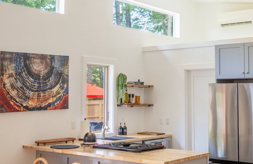 Saugerties House | Modern Cabin Retreat Private Pool & Hot Tub Close to HITS Saugerties 3BR