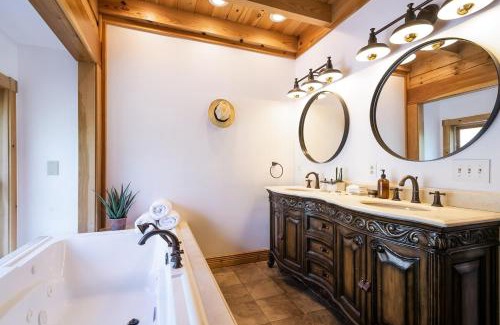 Topton House | Modern Cabin, Secluded, Views, Lake, Private Dock, WIFI