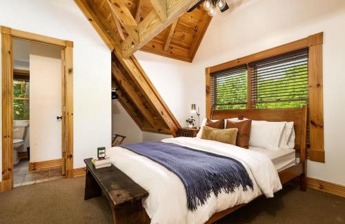 Topton House | Modern Cabin, Secluded, Views, Lake, Private Dock, WIFI