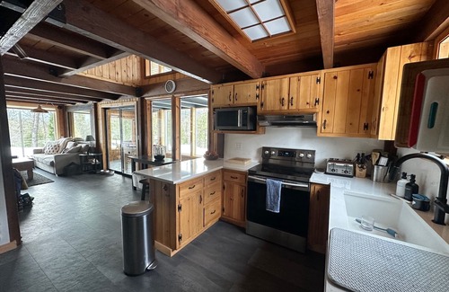 Weed Cabin | Modern Cabin w/Panoramic Mt Shasta View