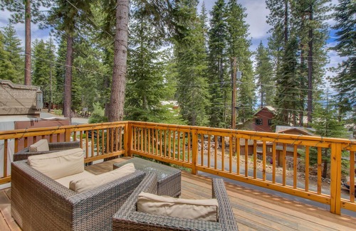 Carnelian Bay House | Modern Cabin/Walk To Lake Tahoe/Access To All Tahoe Resorts
