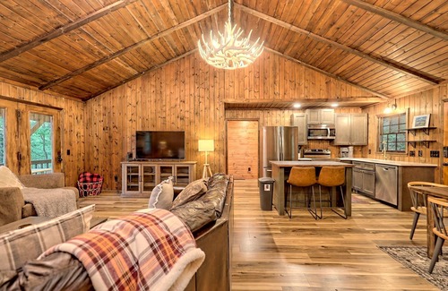 Clayton Cabin | Modern Cabin with Great Views Close to Downtown Clayton