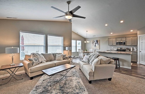 Caldwell House | Modern Caldwell House w/Yard & Furnished Patio!