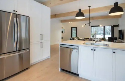 Arundel Cabin | Modern Canadian farmhouse across from golf course