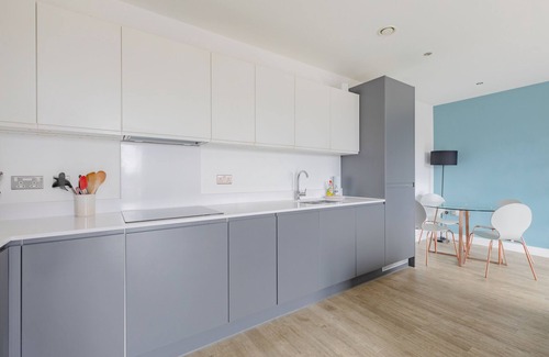 Stratford Apartment | Modern Canal-Side 1BD Flat, Heart of Hackney