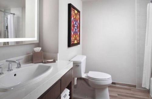 Zona Hotelera Resort | Modern Cancun resort with comfy home feel at the edge of beach and pool living.