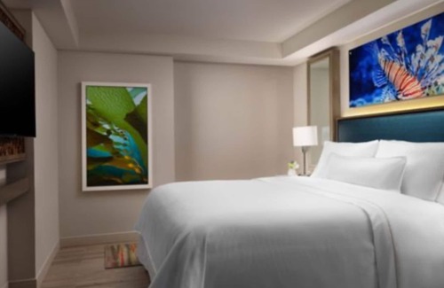Zona Hotelera Resort | Modern Cancun resort with comfy home feel at the edge of beach and pool living.