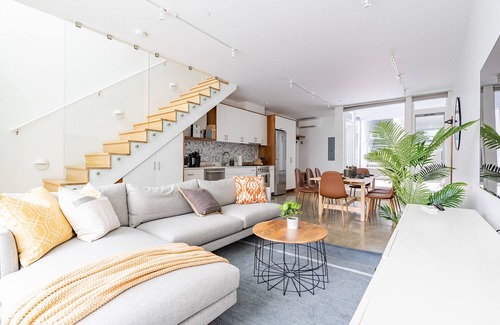 Broadway House | Modern Cap Hill Townhouse w/Rooftop Deck