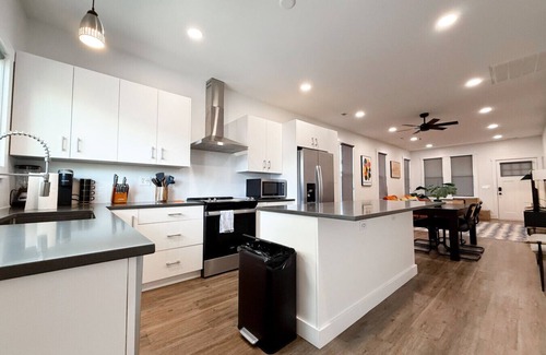 Wilmington House | Modern Cargo District Gem | Walk to Shops & Downtown | King Bed