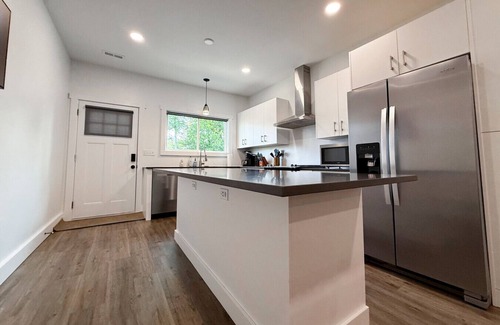 Wilmington House | Modern Cargo District Gem | Walk to Shops & Downtown | King Bed
