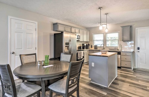 Carrollton House | Modern Carrollton Home w/ Deck - Pets Welcome