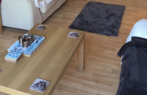 Tradeston Apartment | Modern Central 2 Bed Riverview Apartment free parking near cop 26 short walk
